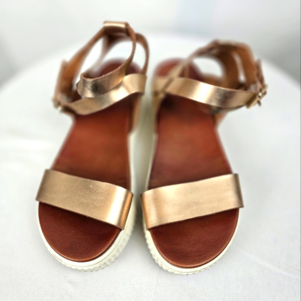 Bke Sole Gold Strappy Elegant Sandals for Women Sz 7.5
